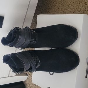 Aldo style-keana size 8 black booties with side zipper & detailed embellishments